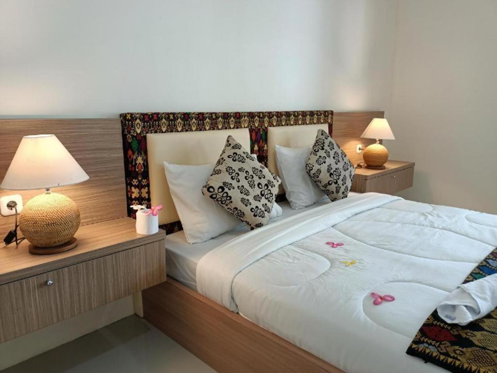 Sapak Bungalow Selong Belanak Exterior photo